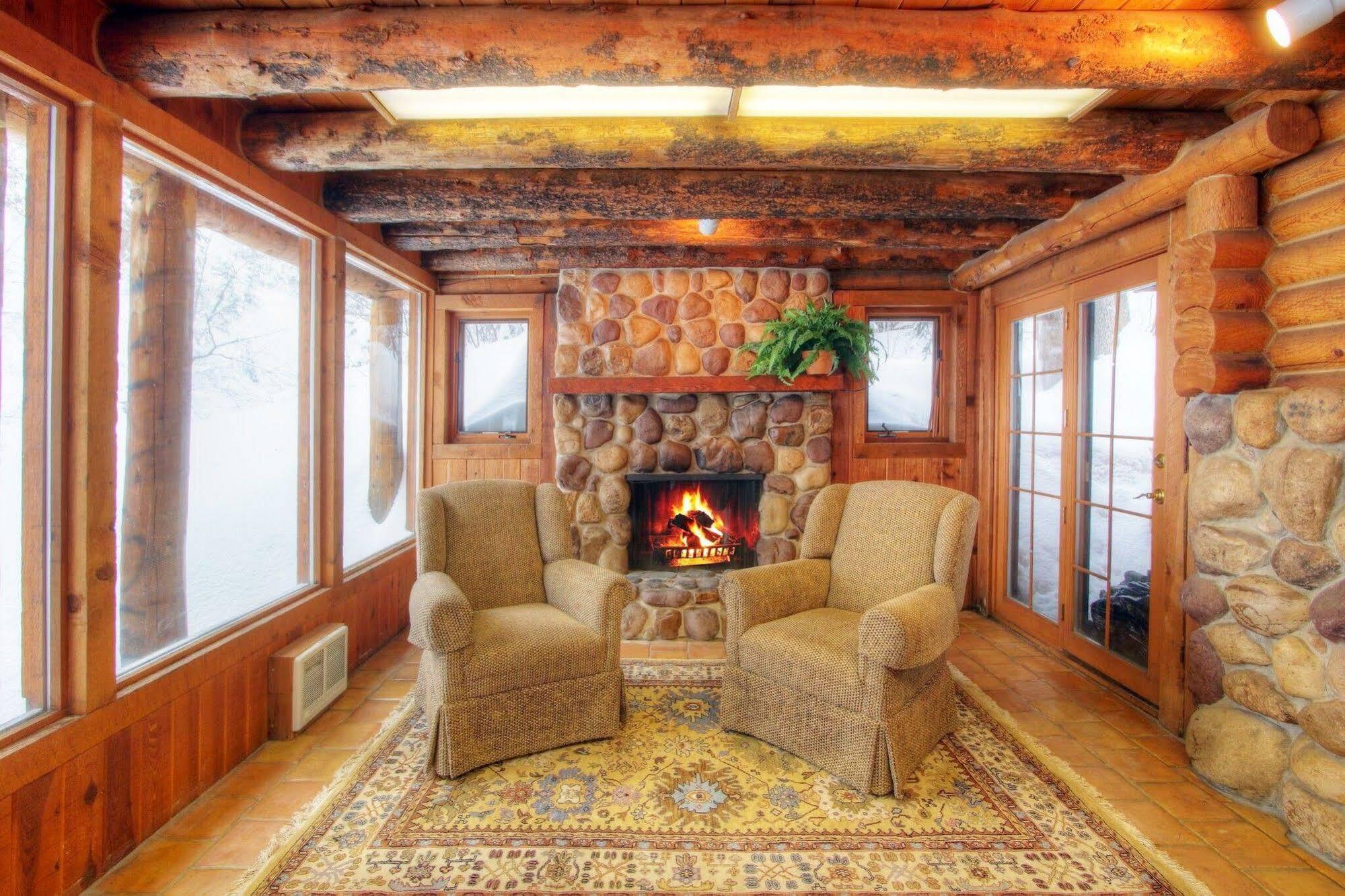 Log Cabin On The Stream Sundance Esterno foto